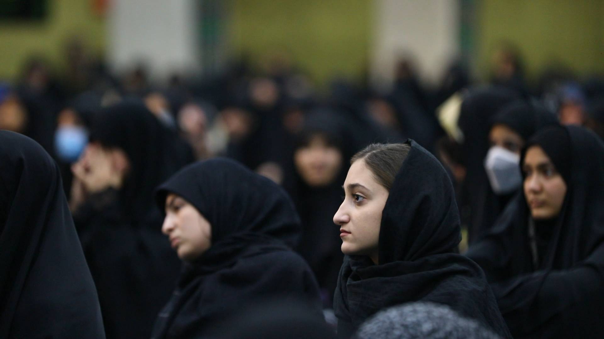 چادری شدن چند دختر جوان در بزرگترین هیئت دخترانه کشور چادری شدن چند دختر جوان در بزرگترین هیئت دخترانه کشور