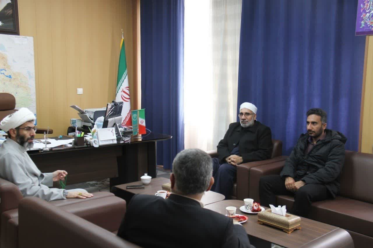 دیدار امام جمعه اهل سنت لطیفی لارستان با مدیرکل تبلیغات اسلامی استان فارس دیدار امام جمعه اهل سنت لطیفی لارستان با مدیرکل تبلیغات اسلامی استان فارس