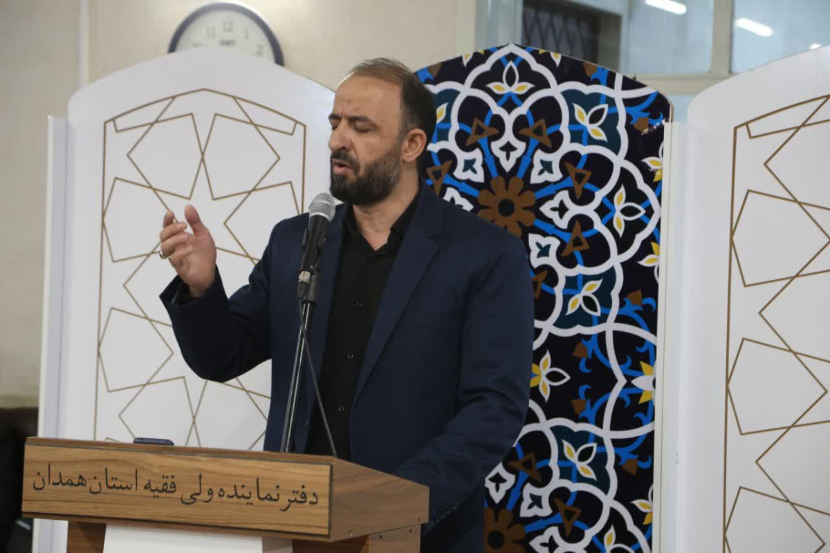 دیدار جامعه مداحان‌ و شعرای آئینی همدان با نماینده ولی فقیه در استان همدان