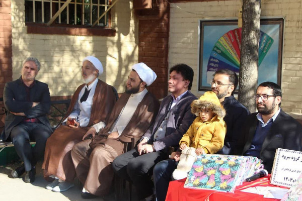 کرسی تلاوت دانش‌آموزی در در دبیرستان دخترانه حاج حسن فرهادی فر ملایر