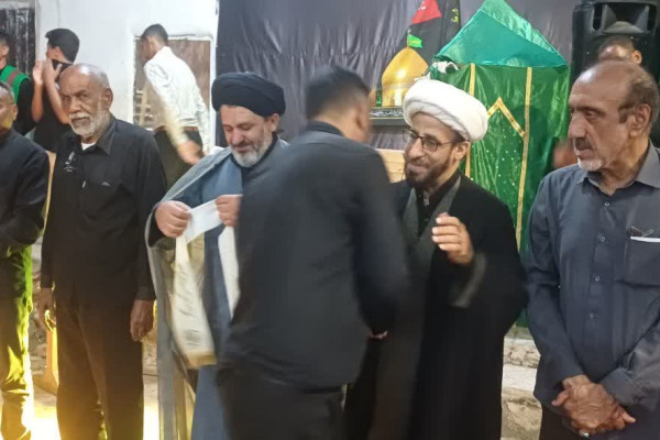 آیین تجلیل از خادمان حسینی در حسینیه حضرت علی‌اصغر(ع) بندرعباس