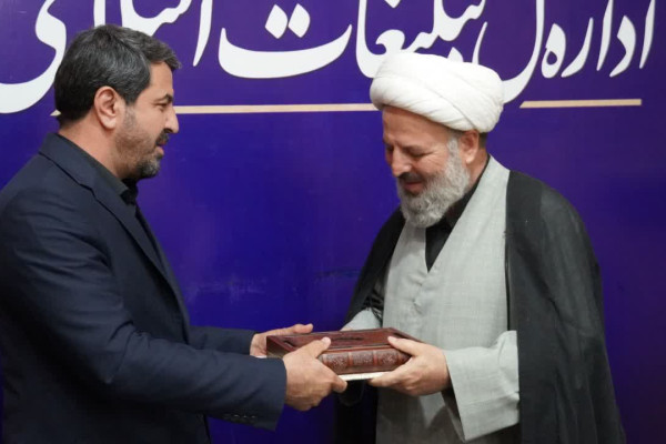 تجلیل استاندار از مدیر کل و کارکنان خدوم نهضت اسلامی همدان