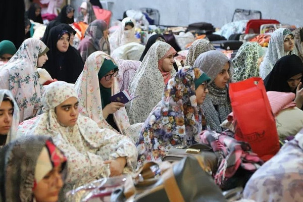 مراسم اعتکاف باحضور جمعی از دختران دانش آموز همدانی برگزار شد