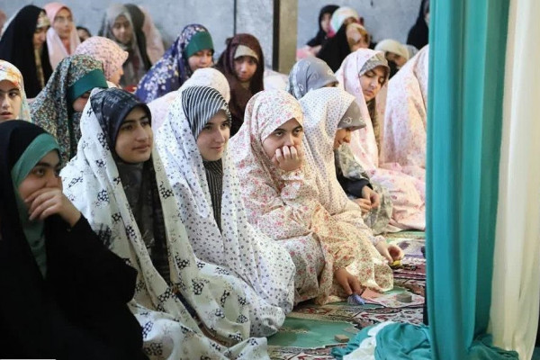 مراسم اعتکاف باحضور جمعی از دختران دانش آموز همدانی برگزار شد