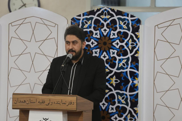 دیدار جامعه مداحان‌ و شعرای آئینی همدان با نماینده ولی فقیه در استان همدان