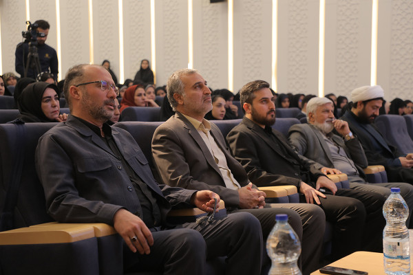 تضعیف جایگاه مادری و تغییر سبک زندگی سناریوهای دشمن برای آسیب‌رسانی به نهاد خانواده است