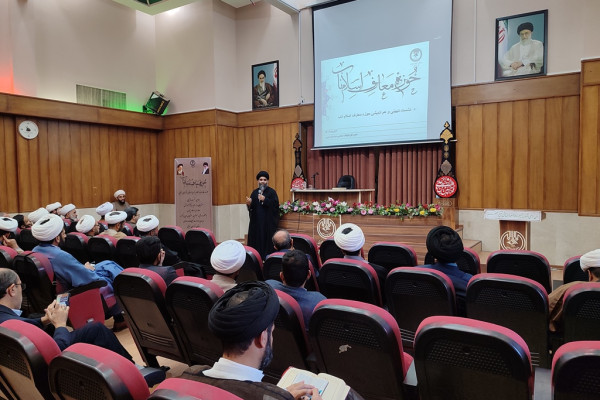 برگزاری نشست تبیینی و هم اندیشی اساتید مراکز آموزش و متولیان مراکز معارف اسلام ناب استان