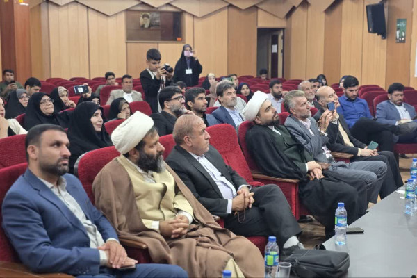 شب شعر بغض خون در یاسوج برگزار شد