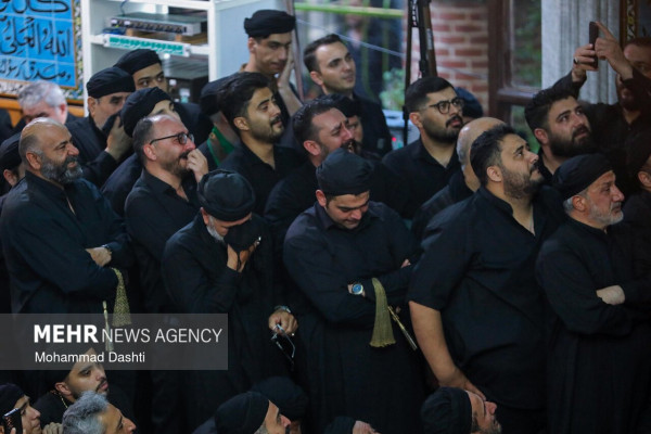 آیین سنتی «طشت گذاری» در مسجد جامع جامع اردبیل