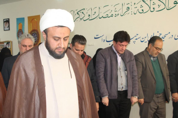 کرسی تلاوت دانش‌آموزی در در دبیرستان دخترانه حاج حسن فرهادی فر ملایر