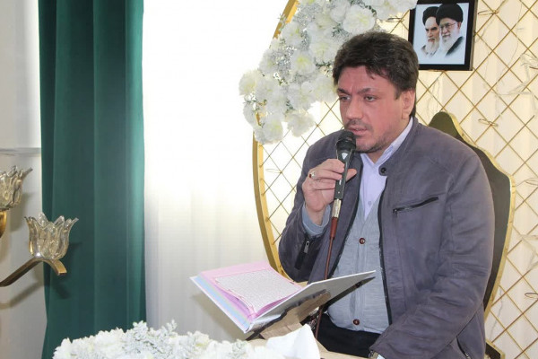 کرسی تلاوت دانش‌آموزی در در دبیرستان دخترانه حاج حسن فرهادی فر ملایر