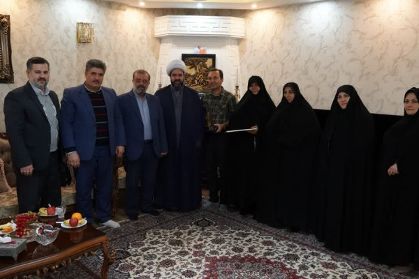 دیدار و تجلیل از  ۵ نفر از بانوان فعال، عرصه هیئت و خانواده با اهداء نشان فِضِّه