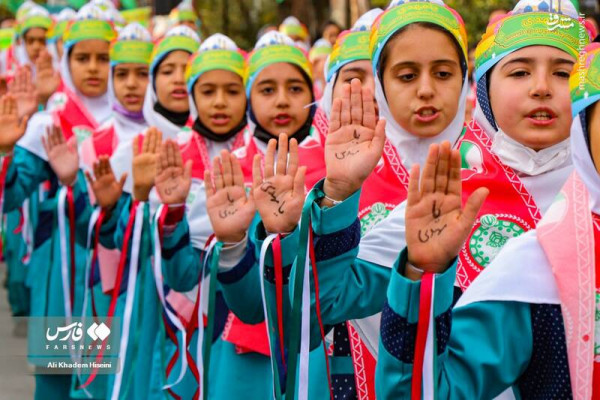 اجرای ۱۱۰ سرود نیمه شعبان در جشن‌های محله‌ای قم