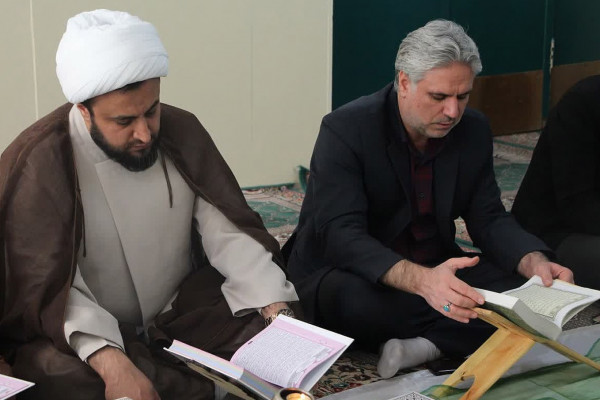 کرسی تلاوت دانش‌آموزی در در دبیرستان دخترانه حاج حسن فرهادی فر ملایر