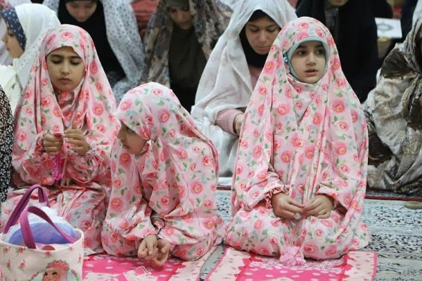 مراسم اعتکاف باحضور جمعی از دختران دانش آموز همدانی برگزار شد