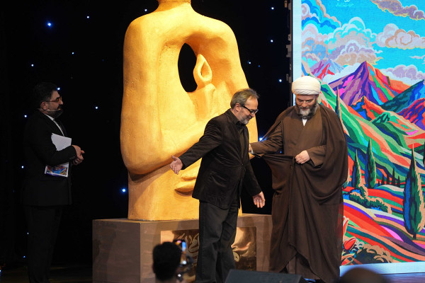 آنجا که موسیقی از سلاح نیرومندتر شد