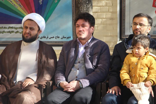 کرسی تلاوت دانش‌آموزی در در دبیرستان دخترانه حاج حسن فرهادی فر ملایر